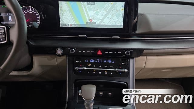 Kia Carnival 2023 — ფოტო 15/20