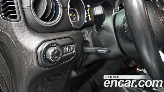Jeep Wrangler 2019 — ფოტო 20/20