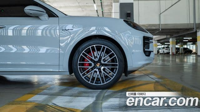 Porsche Cayenne 2025 — Фото 6/18