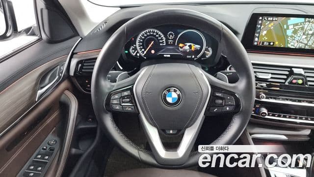 BMW 5 Series 2018 — Фото 13/20