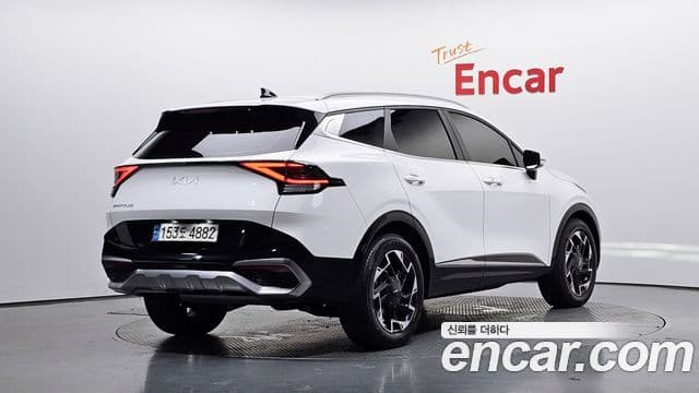Kia Sportage 2023 — ფოტო 2/20