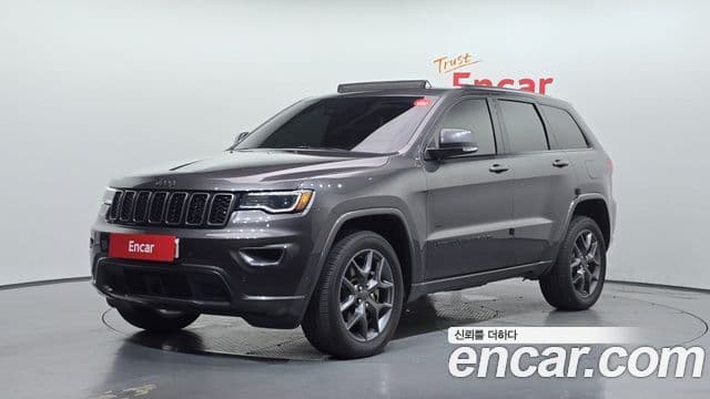 Jeep Grand Cherokee 2021 — Фото 1/20