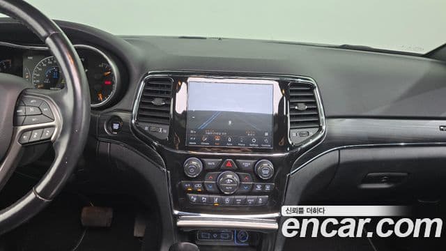 Jeep Grand Cherokee 2021 — Şəkil 14/20