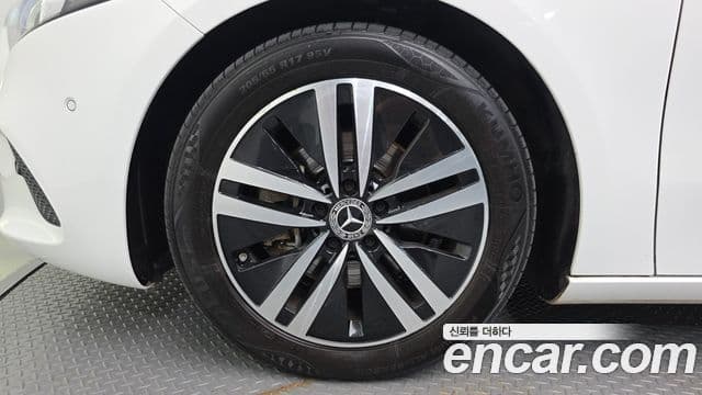 Mercedes-Benz A-Class 2022 — ფოტო 5/20