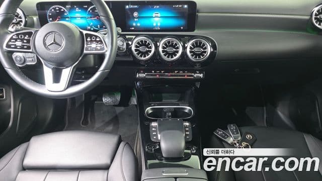 Mercedes-Benz A-Class 2022 — ფოტო 15/20