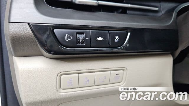 Kia Carnival 2023 — ფოტო 13/20