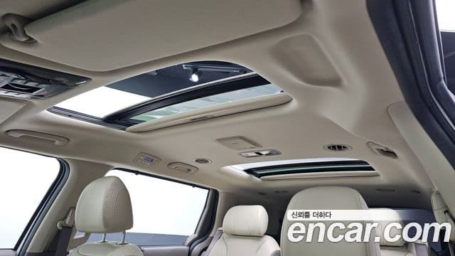 Kia Carnival 2023 — ფოტო 19/20