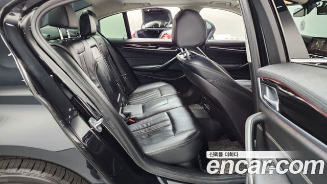 BMW 5 Series 2019 — ფოტო 11/20