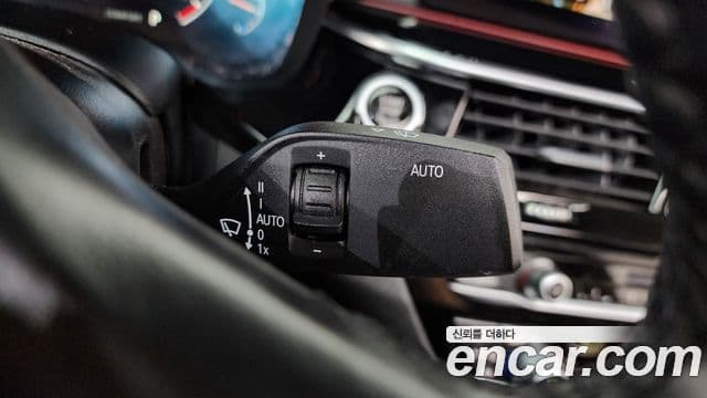 BMW 5 Series 2019 — ფოტო 15/20