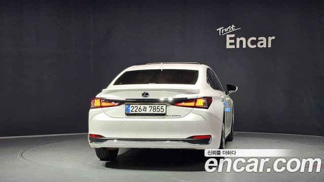 Lexus ES300h 2025 — ფოტო 4/20
