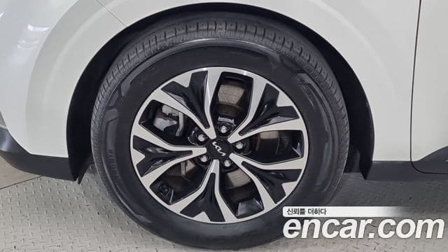 Kia Carnival 2023 — фото 6 из 18
