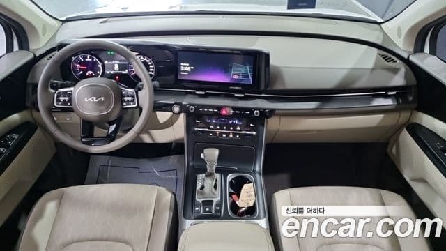 Kia Carnival 2023 — фото 10 из 18