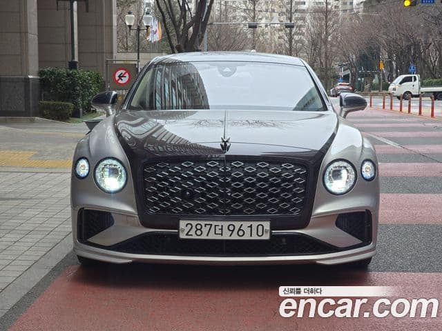Bentley Flying Spur 2025 — Photo 8/20