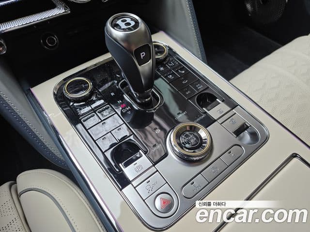 Bentley Flying Spur 2025 — Photo 18/20
