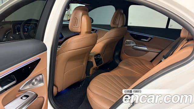 Mercedes-Benz E-Class 2025 — фото 11 из 20