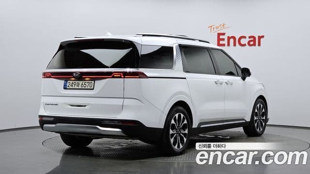 Kia Carnival 2020 — фото 2 из 20
