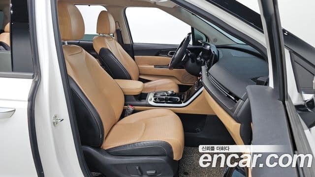 Kia Carnival 2020 — фото 11 из 20