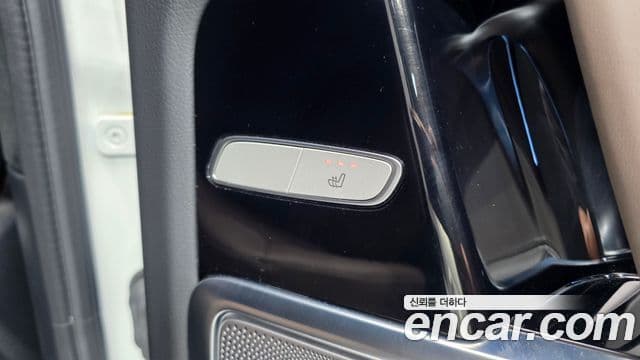 Mercedes-Benz G-Class 2025 — Photo 7/36