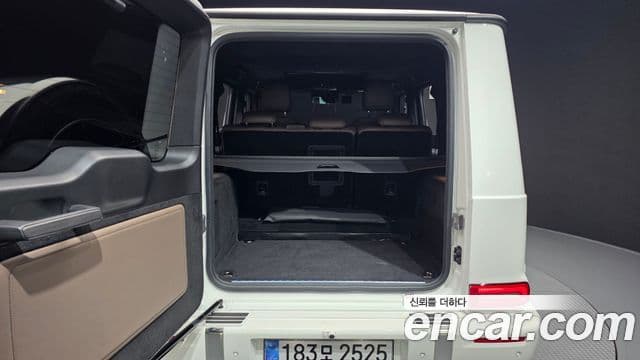Mercedes-Benz G-Class 2025 — Photo 33/36