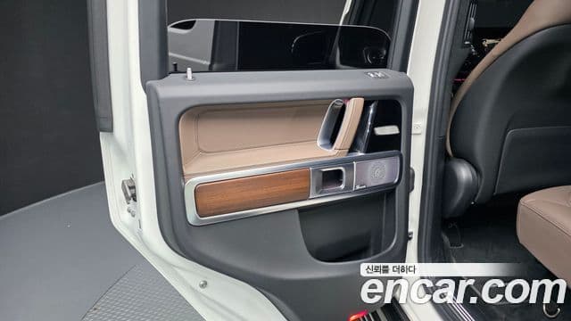 Mercedes-Benz G-Class 2025 — Photo 28/36