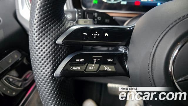 Mercedes-Benz G-Class 2025 — Photo 29/36