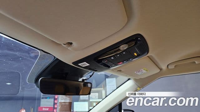 Kia Carnival 2023 — ფოტო 17/20