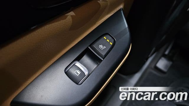 Kia Carnival 2023 — ფოტო 19/20