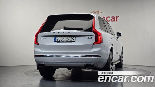 Volvo XC90 2021 — ფოტო 4/20