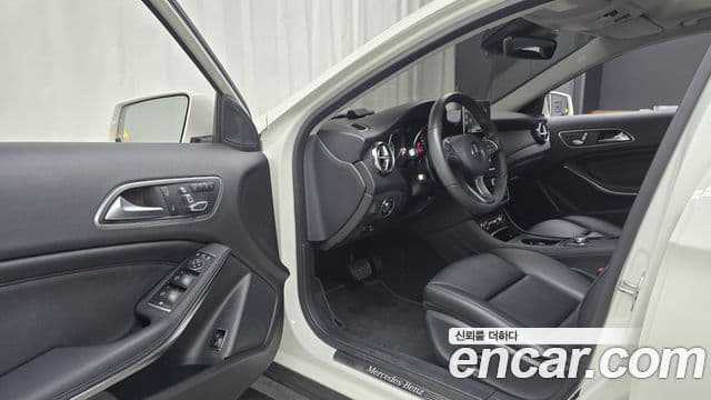 Mercedes-Benz GLA-Class 2018 — Фото 10/20