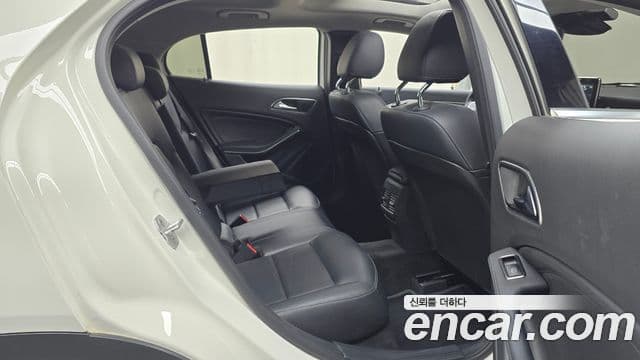 Mercedes-Benz GLA-Class 2018 — Фото 11/20