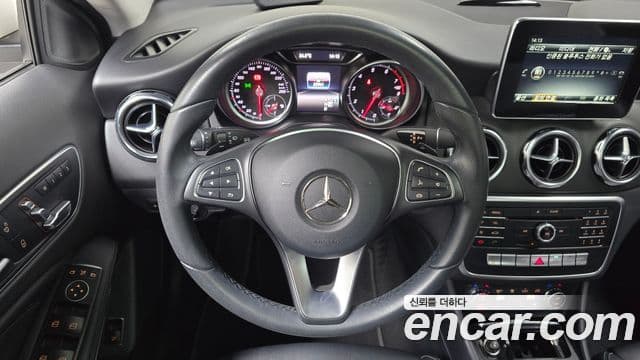Mercedes-Benz GLA-Class 2018 — Фото 12/20