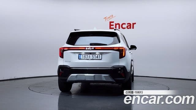 Kia Seltos 2023 — ფოტო 3/20