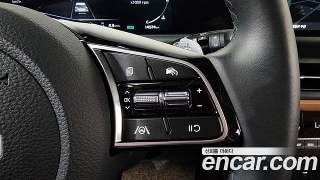 Kia Seltos 2023 — ფოტო 17/20