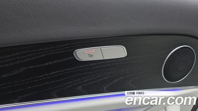 Mercedes-Benz E-Class 2022 — Şəkil 18/20