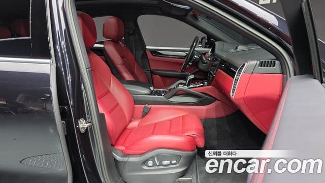 Porsche Cayenne 2020 — Photo 18/34