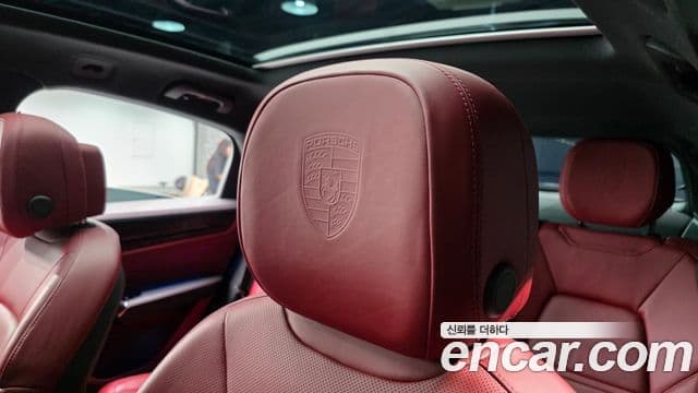 Porsche Cayenne 2020 — Photo 12/34