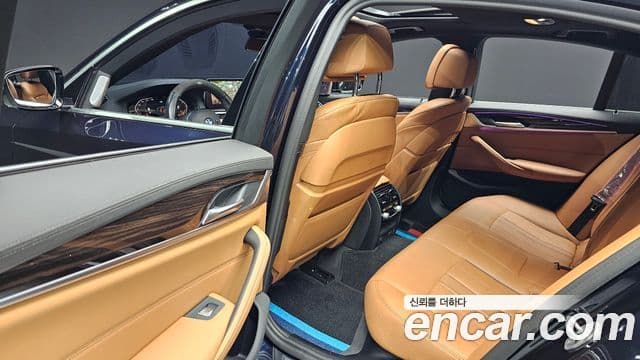 BMW 5 Series 2021 — фото 17 из 20