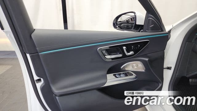 Mercedes-Benz E-Class 2024 — Photo 15/32