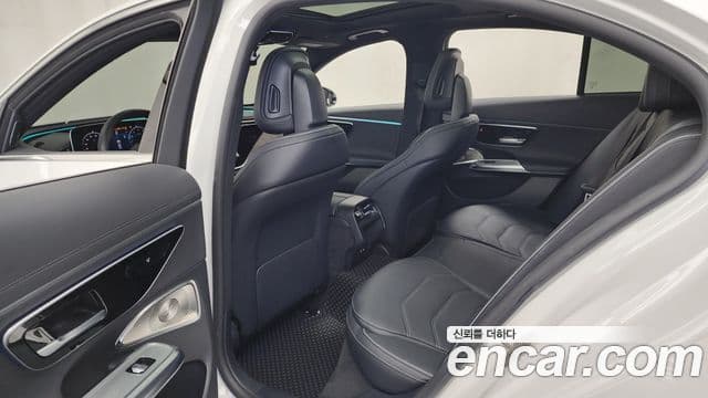 Mercedes-Benz E-Class 2024 — Photo 30/32