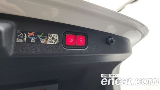 Mercedes-Benz E-Class 2024 — Photo 11/32