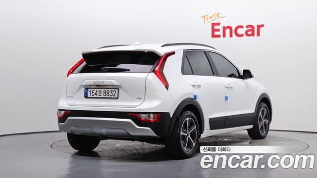 Kia Niro 2023 — ფოტო 2/20
