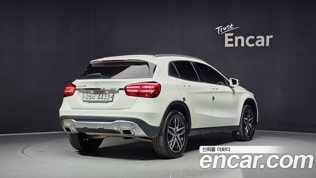 Mercedes-Benz GLA-Class 2019 — Şəkil 2/20