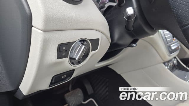 Mercedes-Benz GLA-Class 2019 — Şəkil 18/20