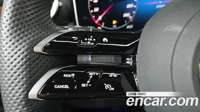 Mercedes-Benz GLC-Class 2025 — Photo 26/31