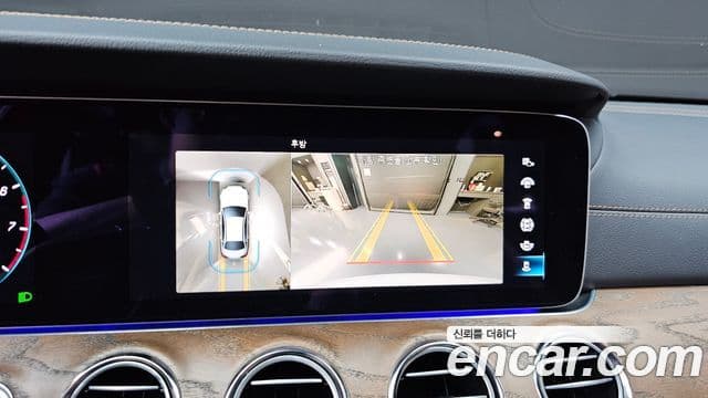 Mercedes-Benz E-Class 2023 — фото 14 из 20