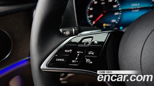 Mercedes-Benz E-Class 2023 — ფოტო 15/20