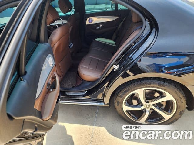 Mercedes-Benz E-Class 2019 — Şəkil 17/20