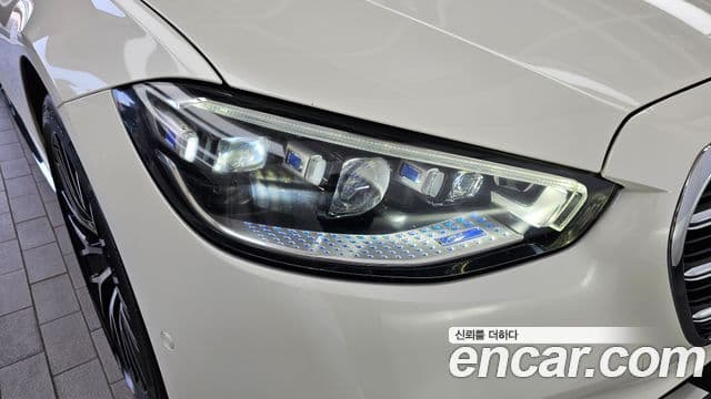 Mercedes-Benz S-Class 2022 — Photo 28/36