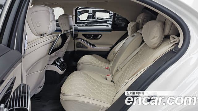Mercedes-Benz S-Class 2022 — Photo 9/36