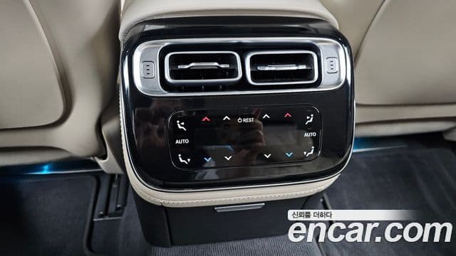 Mercedes-Benz S-Class 2022 — Photo 2/36